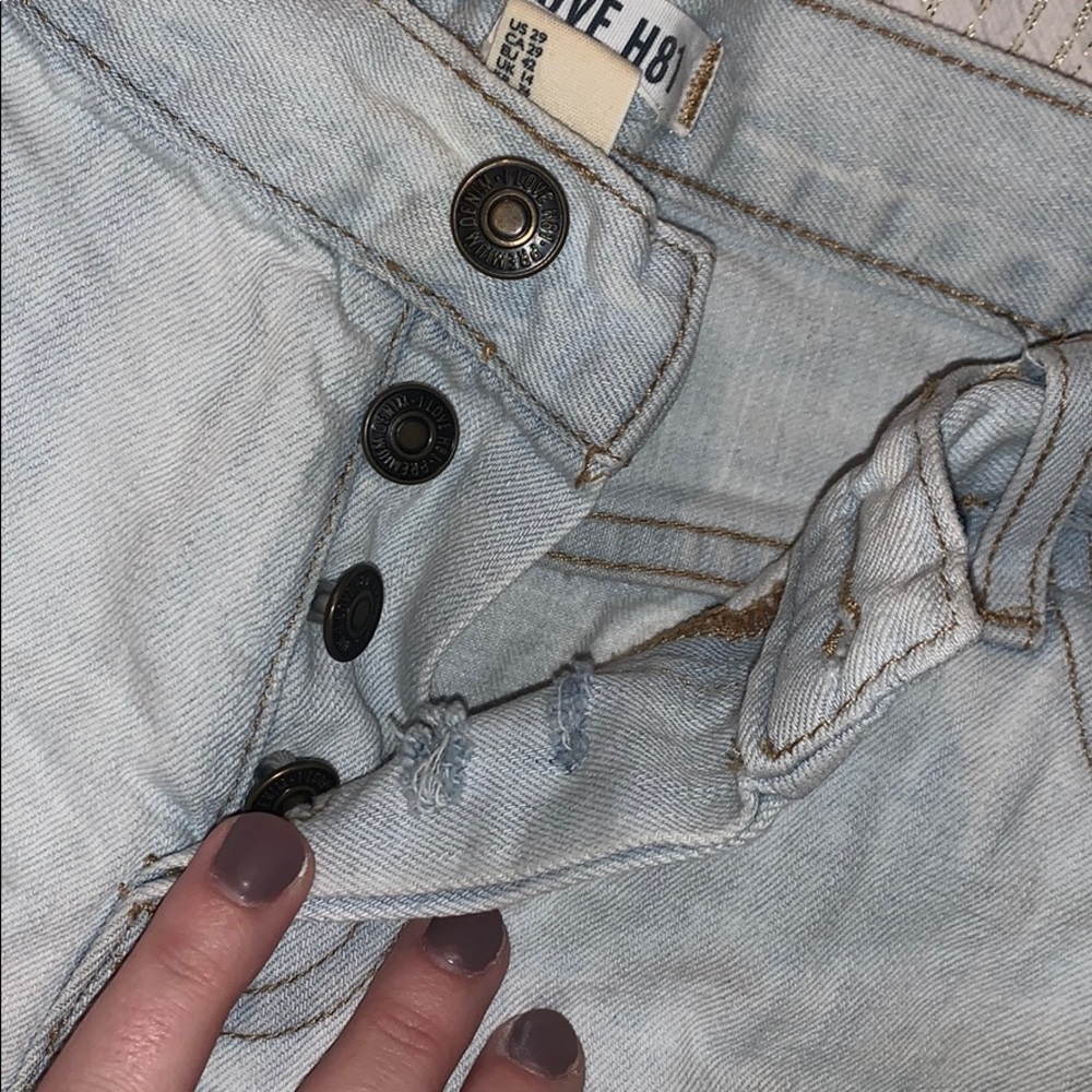 Shorts - Picture 3 of 4